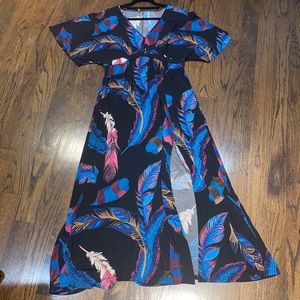 EXPRESS Black Feather Pattern Short Sleeve Dress w/ Leg Slit - LARGE